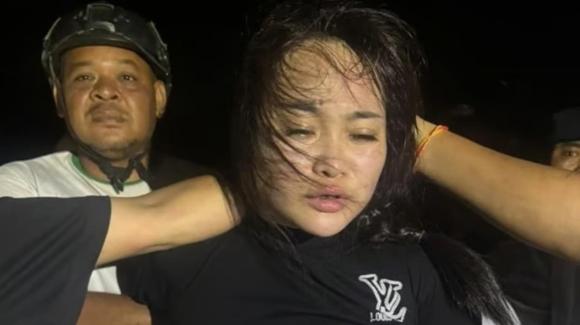 cô gái, cô gái đưa súng, cô gái khai gì