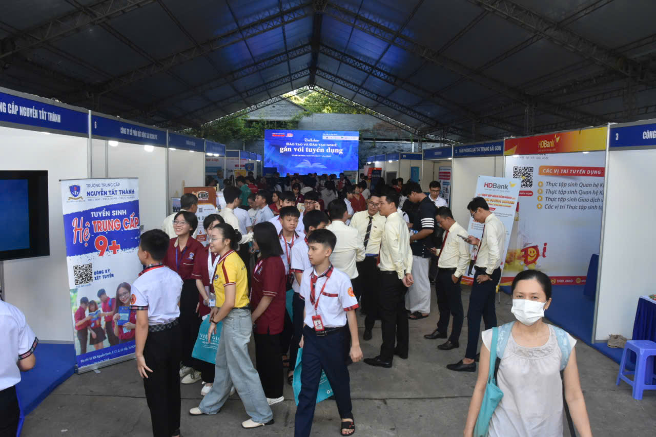 Cơ hội và thách thức - Ảnh 1.