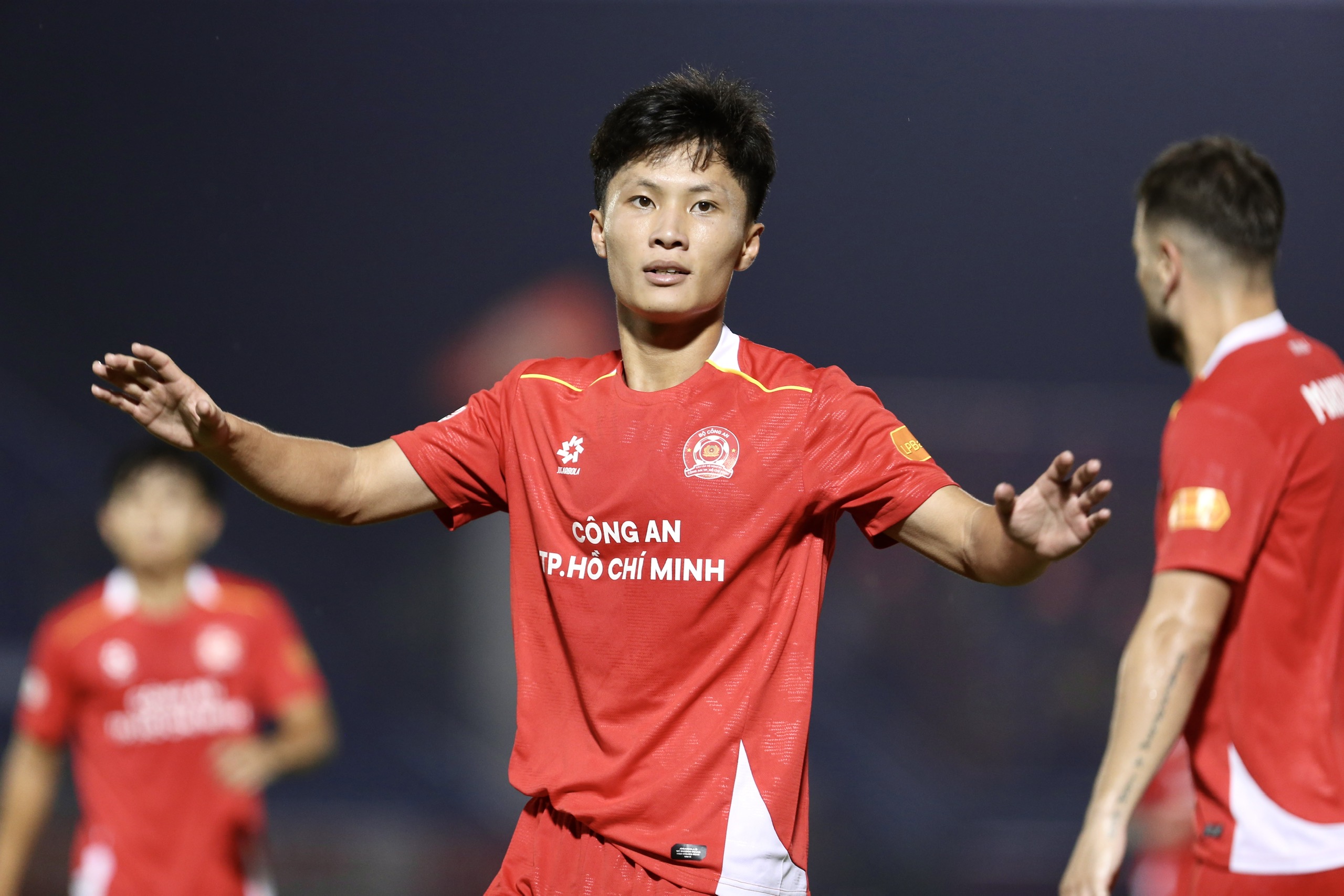 HLV Kim Sang-sik loại 5 cầu thủ khỏi U.23 Việt Nam: Có trung vệ cao 1,95 m?- Ảnh 1.