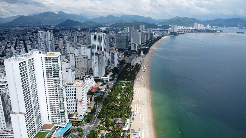 Cởi trói quy hoạch, trả lại không gian biển cho Nha Trang - Ảnh 1.