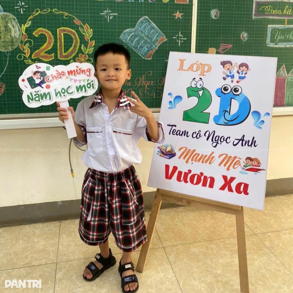 Con trai 8 tuổi thoi thóp sau tai nạn, bố mẹ kiệt sức níu giữ mạng sống - 1