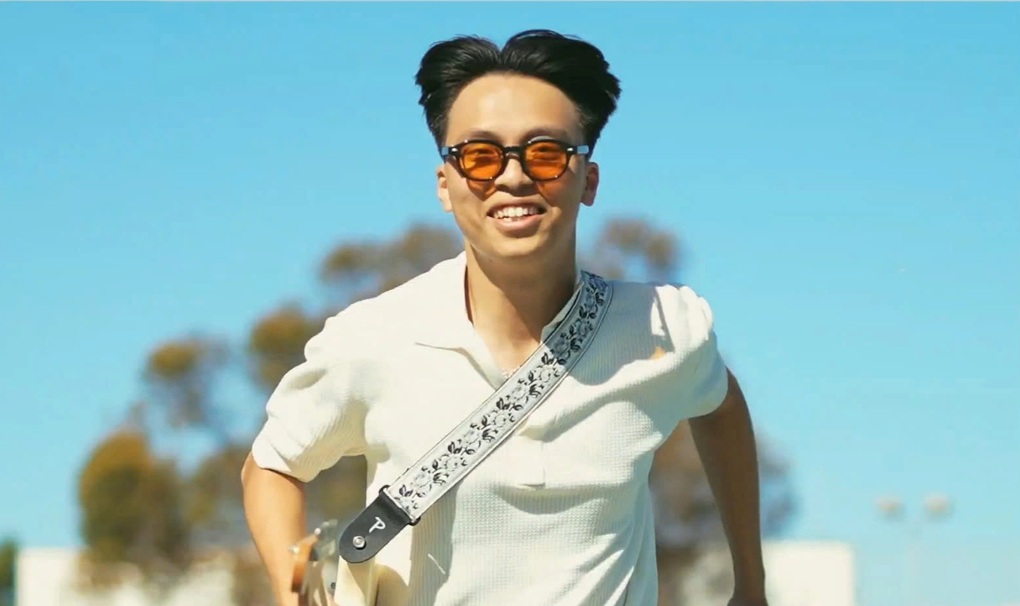 Con trai trưởng nhóm Bức Tường mừng sinh nhật tuổi 23 với món quà đặc biệt - 1