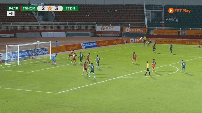 Công Phượng vẫn phải dự khán, Trường Tươi Đồng Nai thắng ngược nghẹt thở đội cuối bảng - Ảnh 5. Công Phượng vẫn phải dự khán, Trường Tươi Đồng Nai thắng ngược nghẹt thở đội cuối bảng - Ảnh 5.