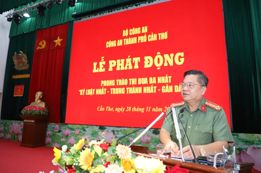 Đại tá Nguyễn Thanh Tràng, Phó Giám đốc Công an TP Cần Thơ phát biểu phát động phong trào thi đua “Ba nhất”. công an tp cần thơ,gần dân