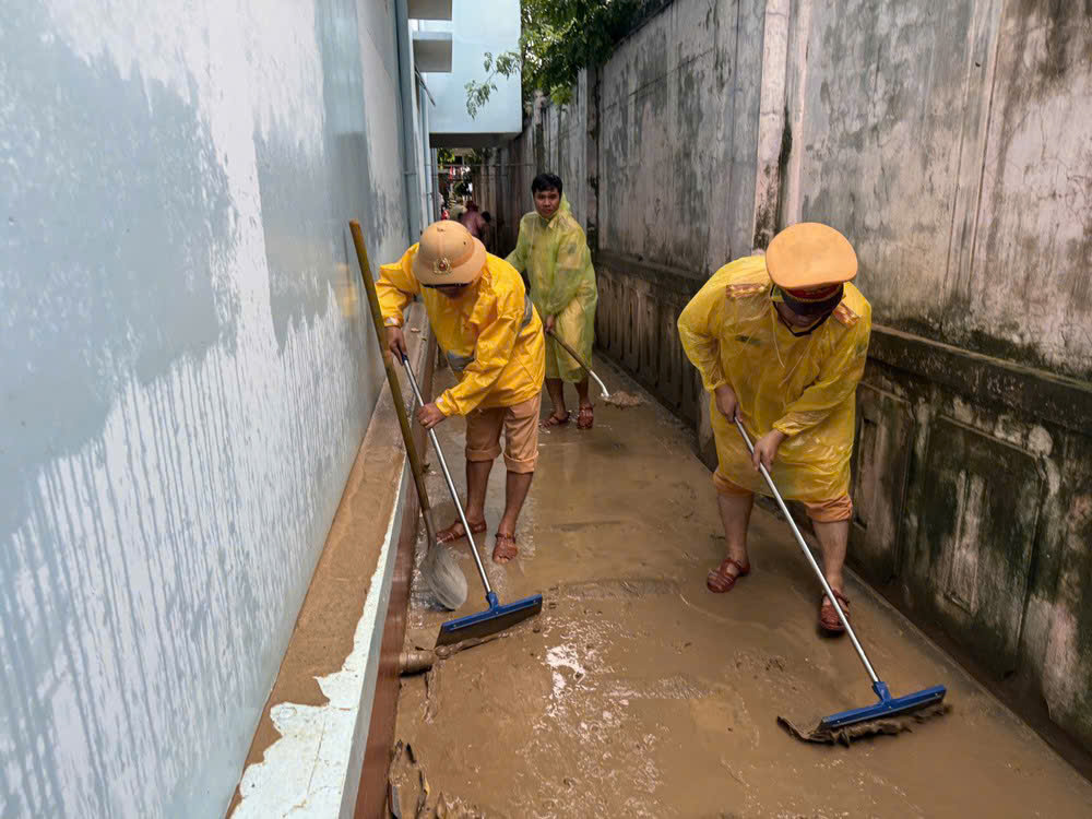 Công an TP.HCM cấp tốc chi viện vùng ngập lụt Đắk Lắk- Ảnh 1.