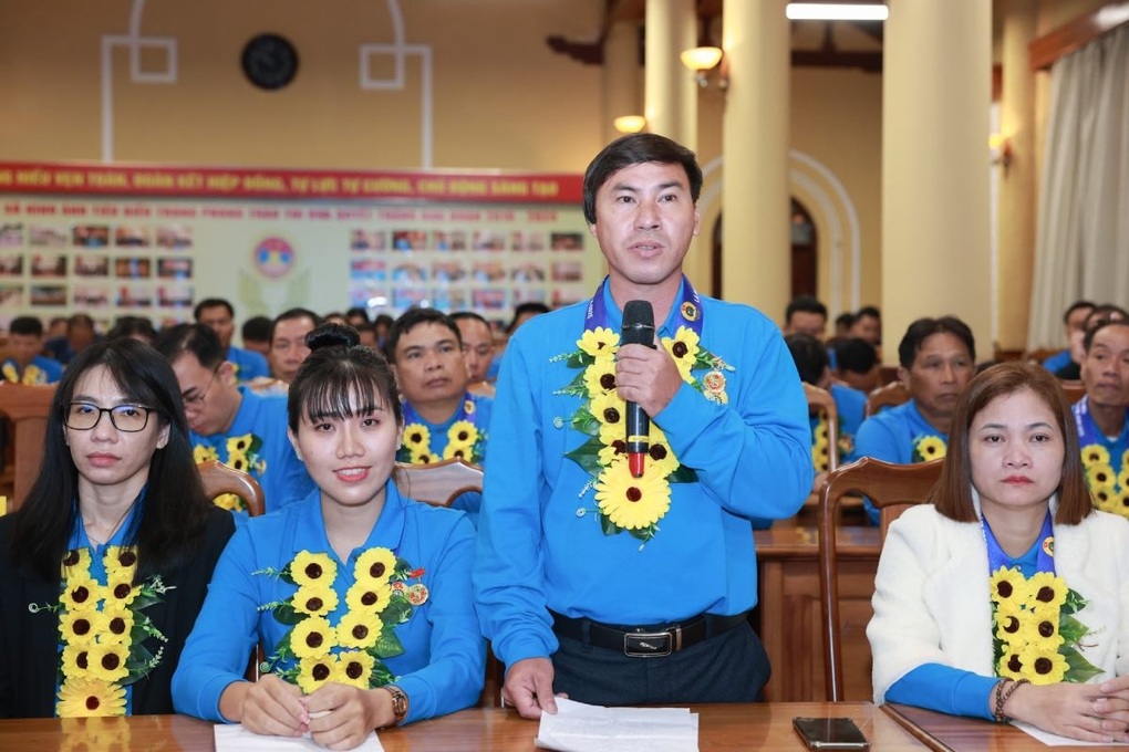 Công nhân nỗ lực để được đứng trong hàng ngũ của Đảng - 1