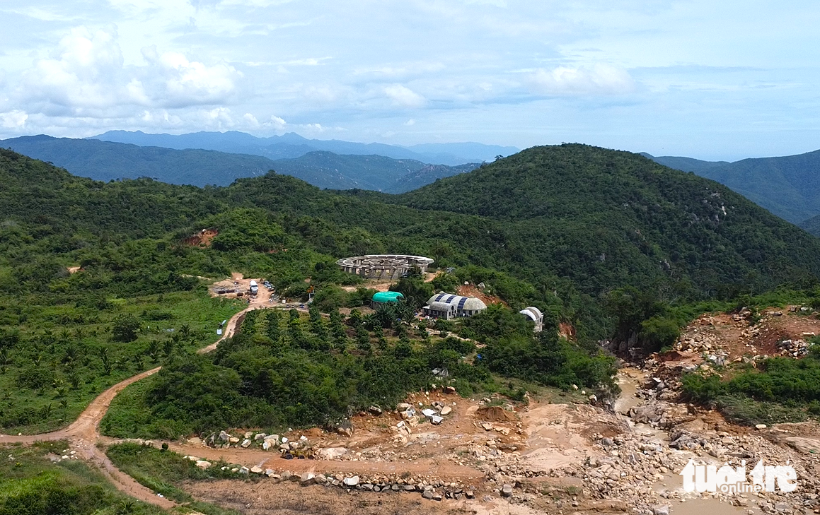Công ty có hồ nước vỡ gây chết người ở Tuy Phong đang làm những công trình gì trên núi? - Ảnh 3.
