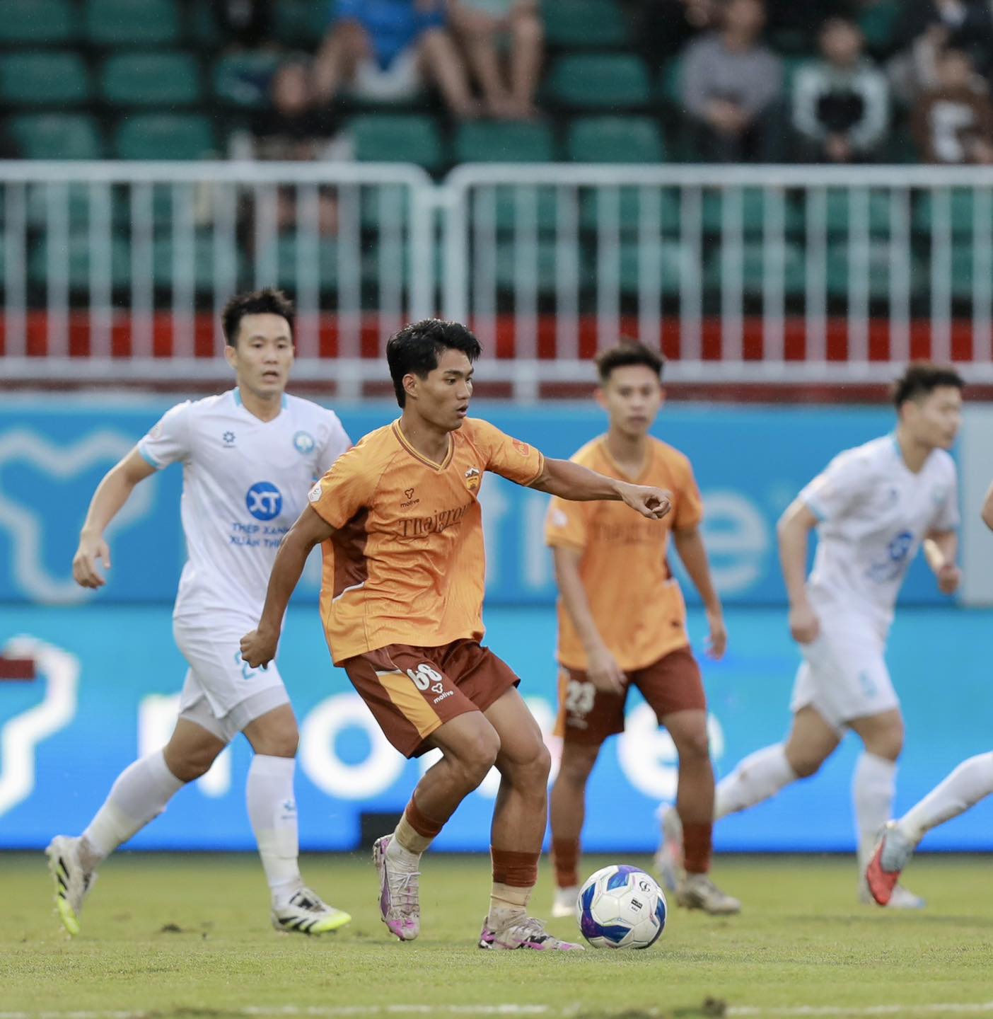 HAGL liên tiếp gây bất ngờ: Cú hích lớn để bứt khỏi khủng hoảng- Ảnh 1. HAGL liên tiếp gây bất ngờ: Cú hích lớn để bứt khỏi khủng hoảng- Ảnh 1.