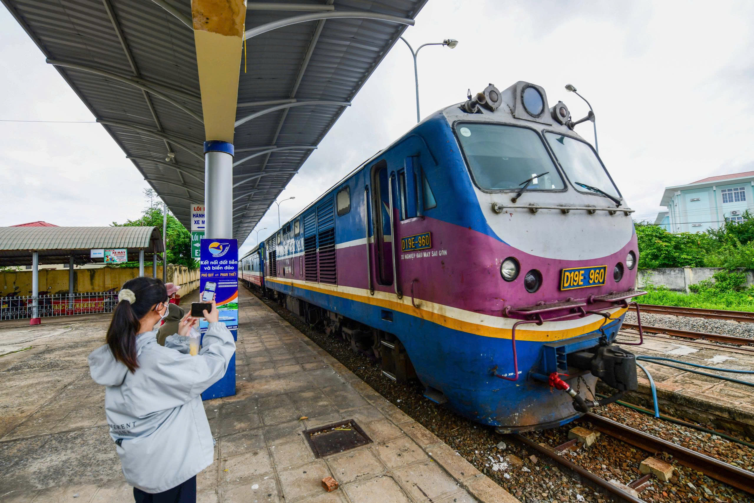 Cu hich tu duong sat