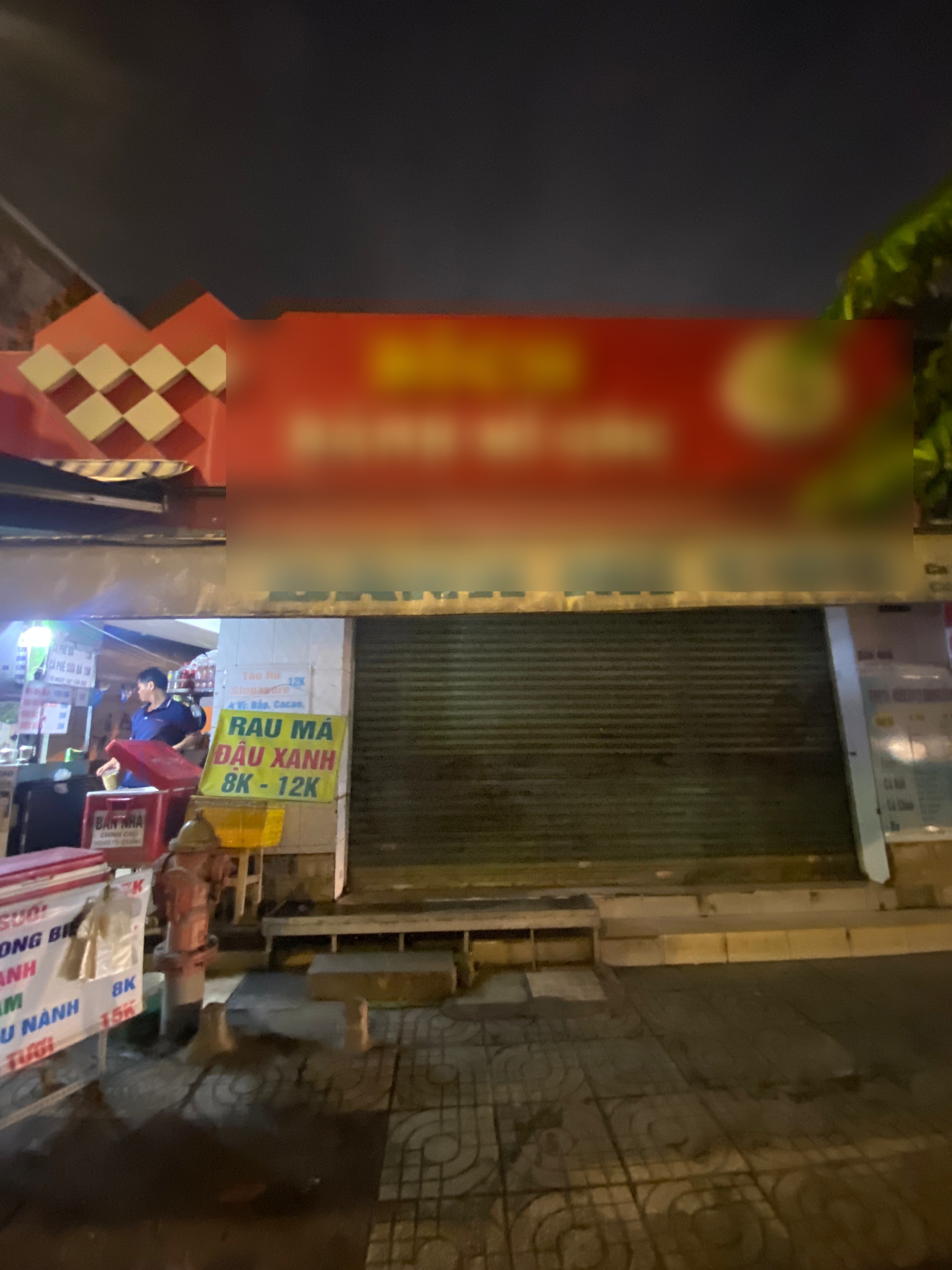 Cửa hàng bánh mì nổi tiếng ở TP.HCM ra sao sau vụ 51 người bị ngộ độc?- Ảnh 1.