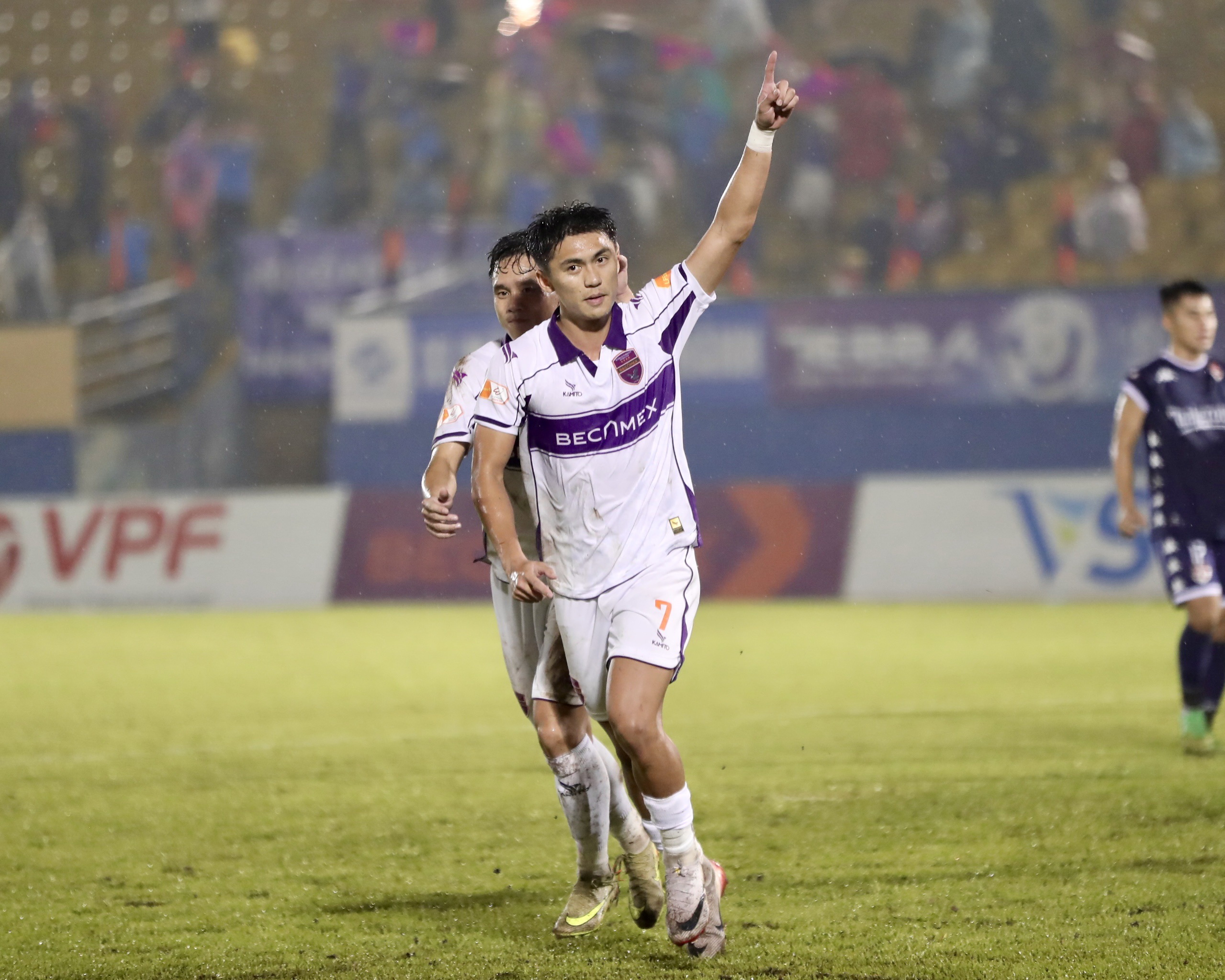 Cuộc cách tân của HLV Kim Sang Sik 1 HLV Kim Sang Sik - Ảnh 1.