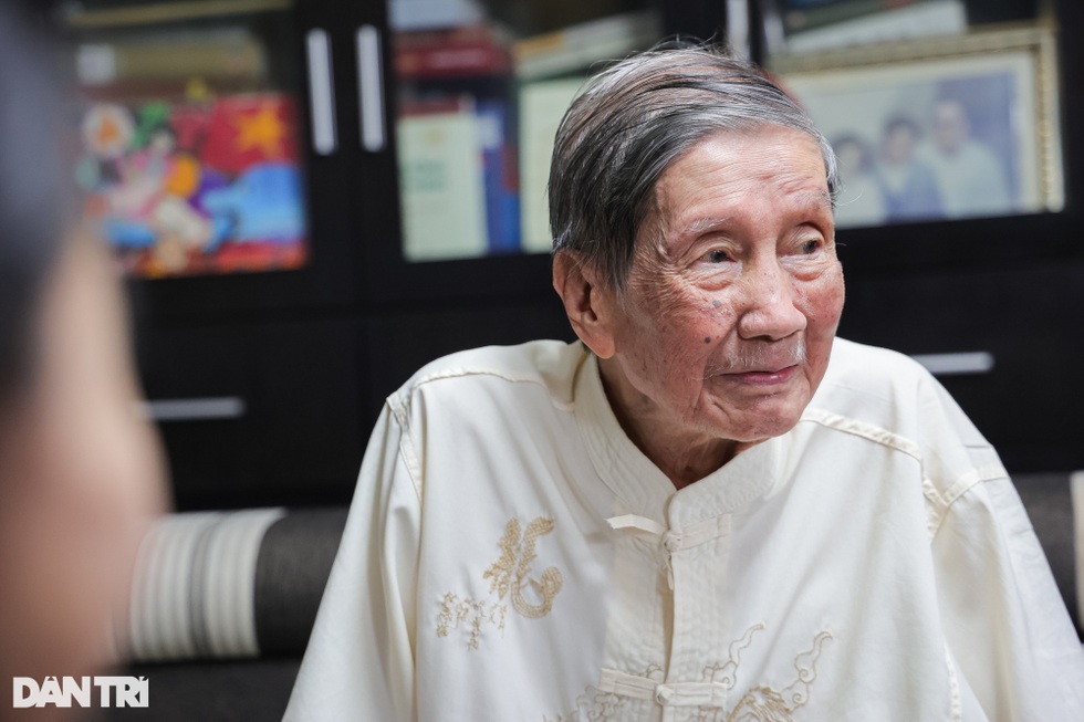 Cuộc sống ở tuổi U100 của nhạc sĩ Phạm Tuyên trong căn nhà đặc biệt - 1