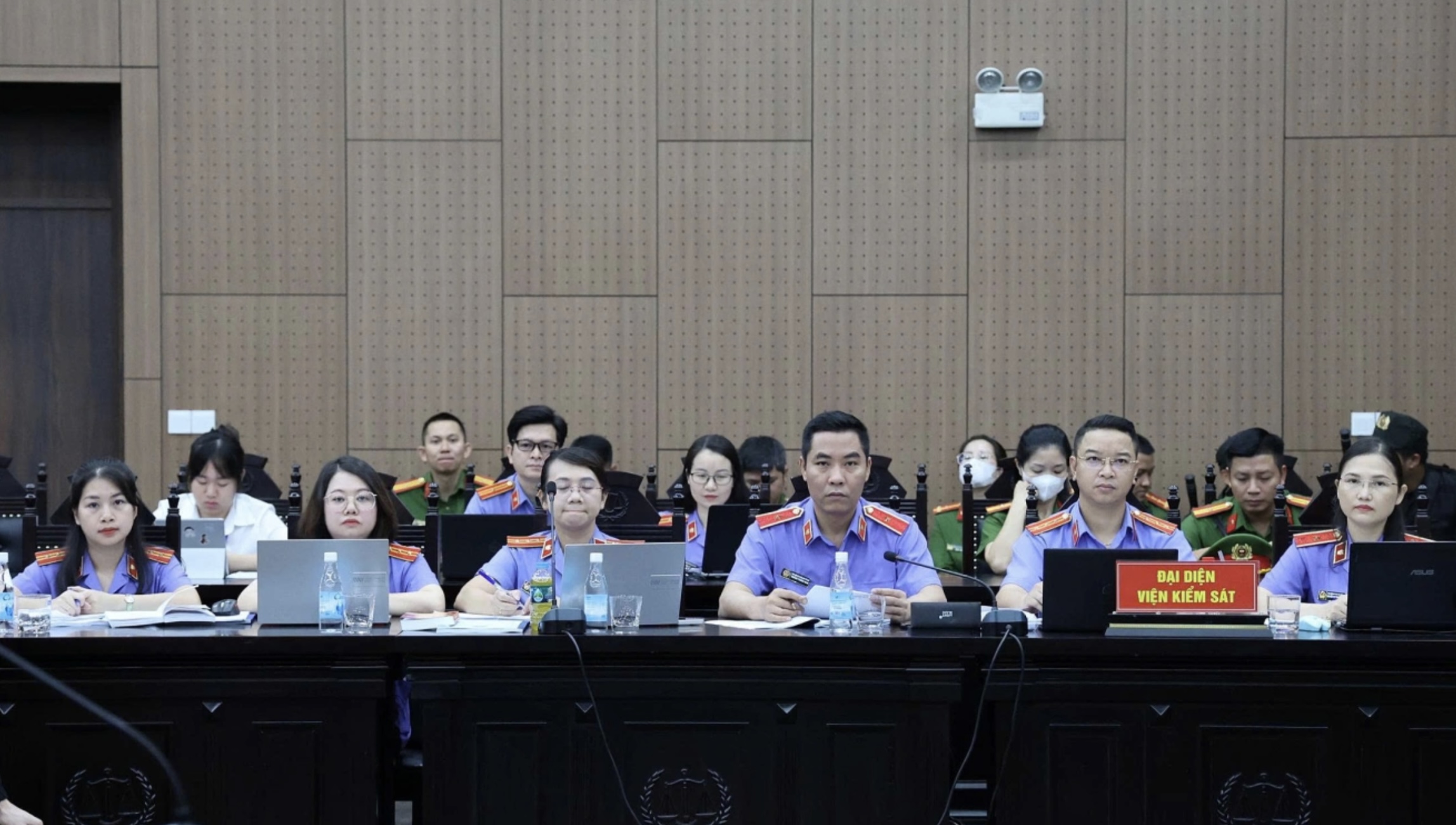 Cựu Phó chủ tịch UBND tỉnh Phú Thọ bị đề nghị 4 năm tù vì đánh bạc - Ảnh 1. Cựu Phó chủ tịch UBND tỉnh Phú Thọ bị đề nghị 4 năm tù vì đánh bạc - Ảnh 1.