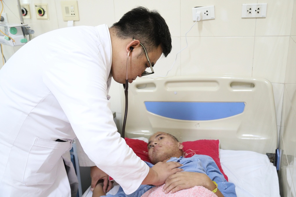 Cứu sống nam thanh niên 17 tuổi hôn mê do u não hiếm gặp - 1