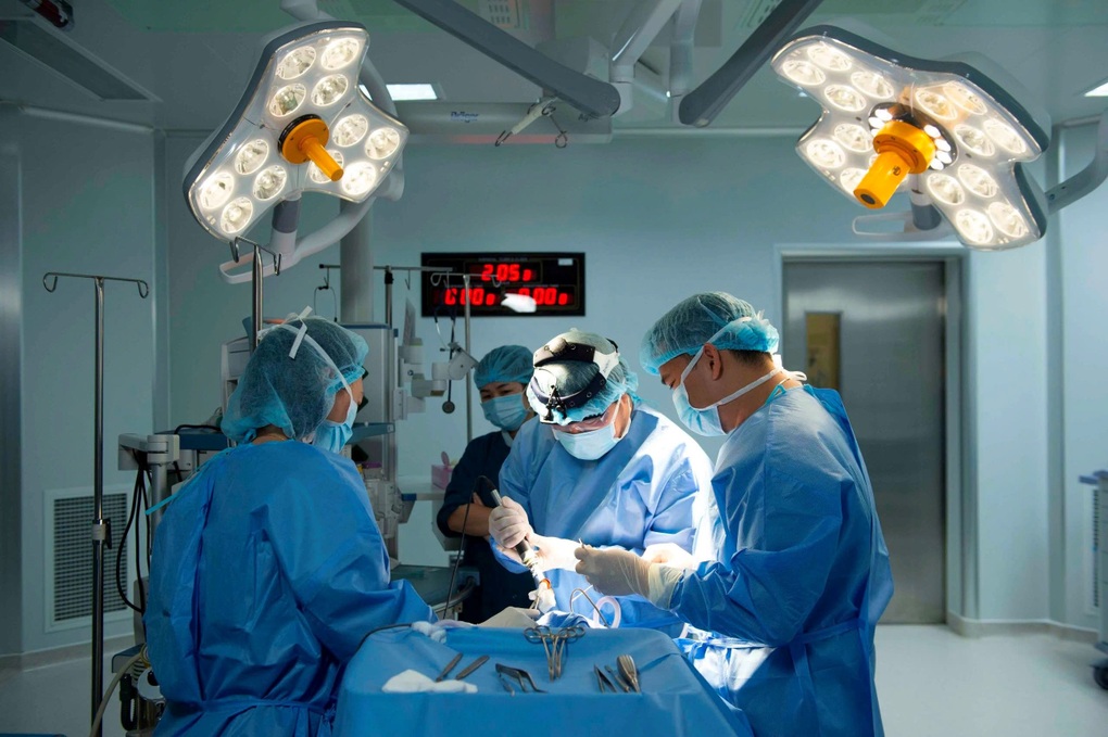 Cứu thai phụ Hàn Quốc bị xuất huyết não tại Phú Quốc - 1