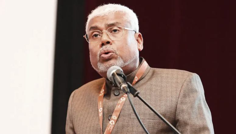 Cựu thẩm phán Malaysia chỉ trích FIFA vượt quyền - Ảnh 1.