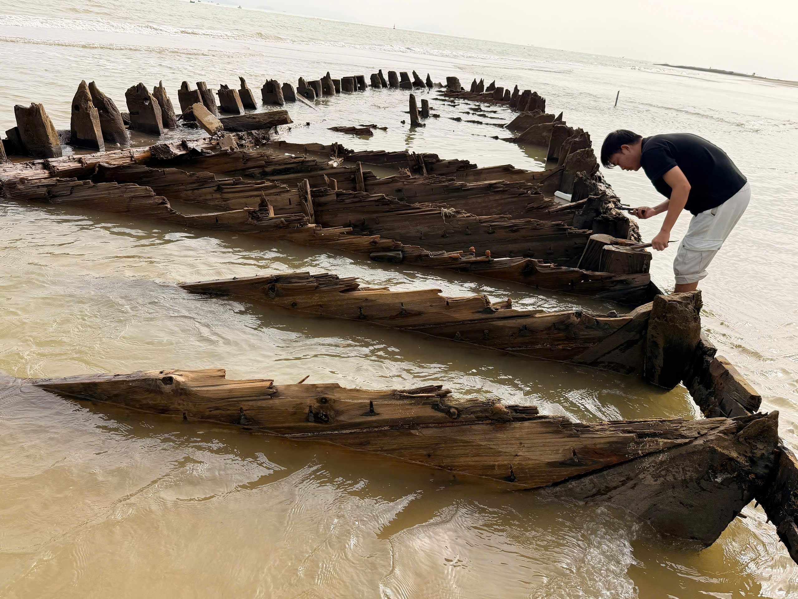 Đà Nẵng bàn cách trục vớt tàu cổ ở biển Hội An, tổng kinh phí khoảng 5 tỉ đồng - Ảnh 1.