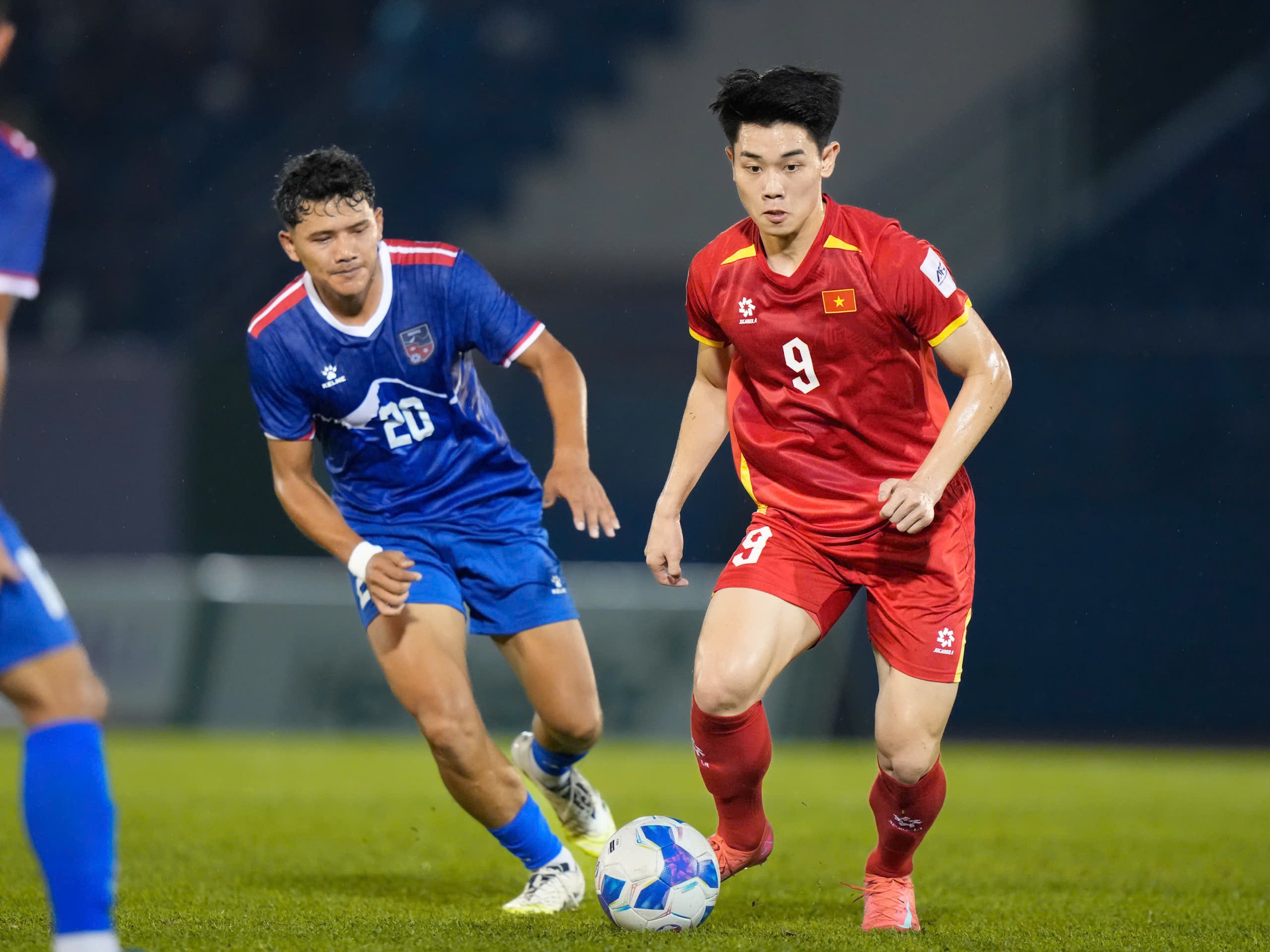 Đội tuyển Việt Nam thay 'áo' mới: Đá thật hay để thẳng tiến Asian Cup- Ảnh 2. Đội tuyển Việt Nam thay 'áo' mới: Đá thật hay để thẳng tiến Asian Cup- Ảnh 2.