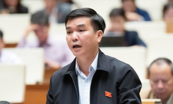 Phó đoàn đại biểu tỉnh Thái Nguyên Hà Sỹ Huân phát biểu tại phiên họp 18/11. Ảnh: Media Quốc hội