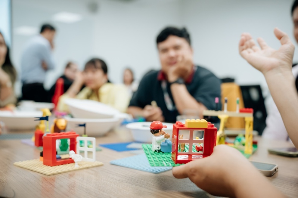 Đại học RMIT Việt Nam áp dụng phương pháp đào tạo LEGO Serious Play - 1