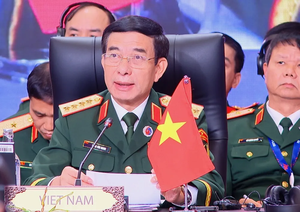 Đại tướng Phan Văn Giang dẫn đầu đoàn đại biểu cấp cao Bộ Quốc phòng Việt Nam tham dự hội nghị. Ảnh: THU TRANG. dai-tuong-phan-van-giang-neu-van-de-bien-dong-tai-admm.JPG