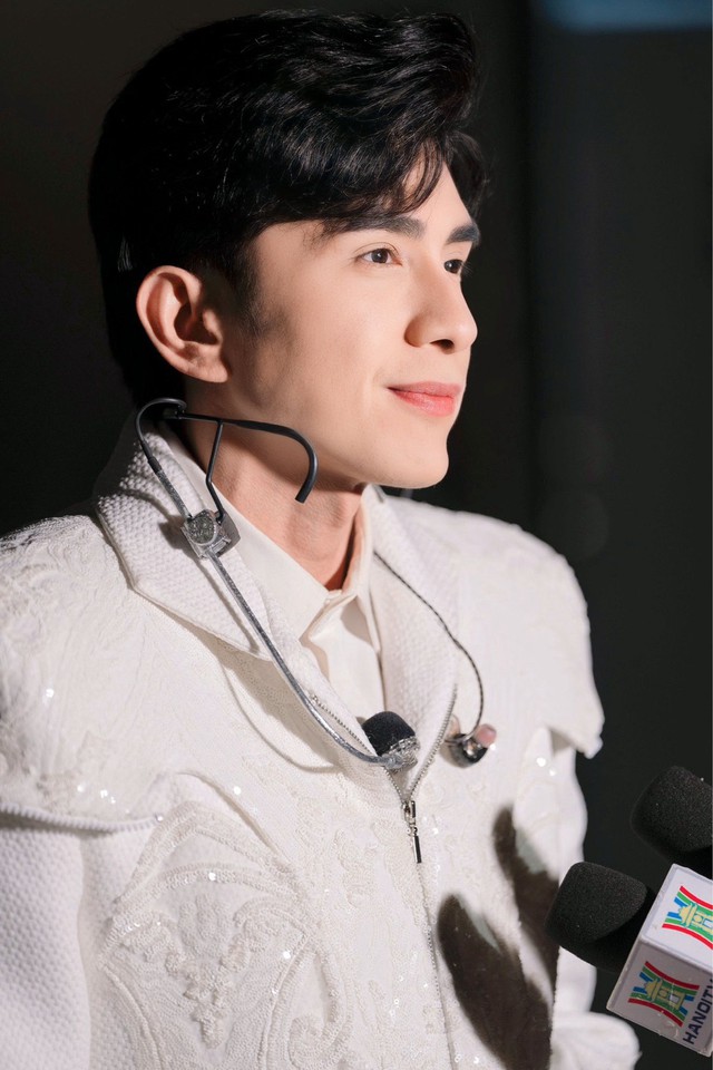 Đan Trường gây tranh cãi khi đăng tải tài khoản cá nhân để kêu gọi từ thiện.