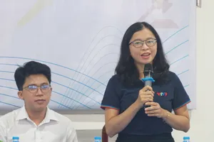 Tranh luận tại ngày hội hướng nghiệp: Chọn công việc ổn định hay thử thách?