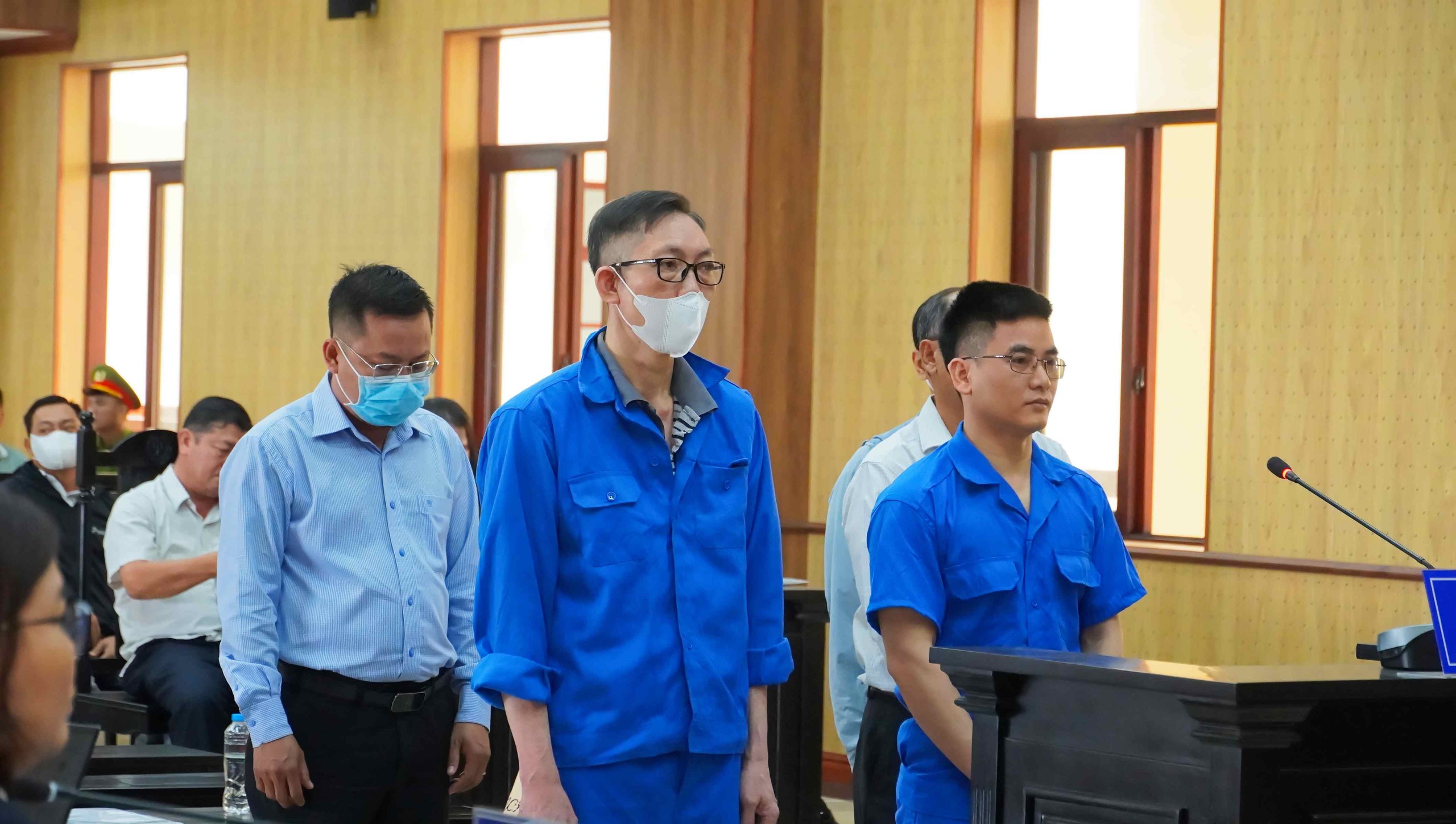 Đang xét xử cựu giám đốc Sở Y tế tỉnh Bà Rịa – Vũng Tàu và 5 bị cáo - Ảnh 1.