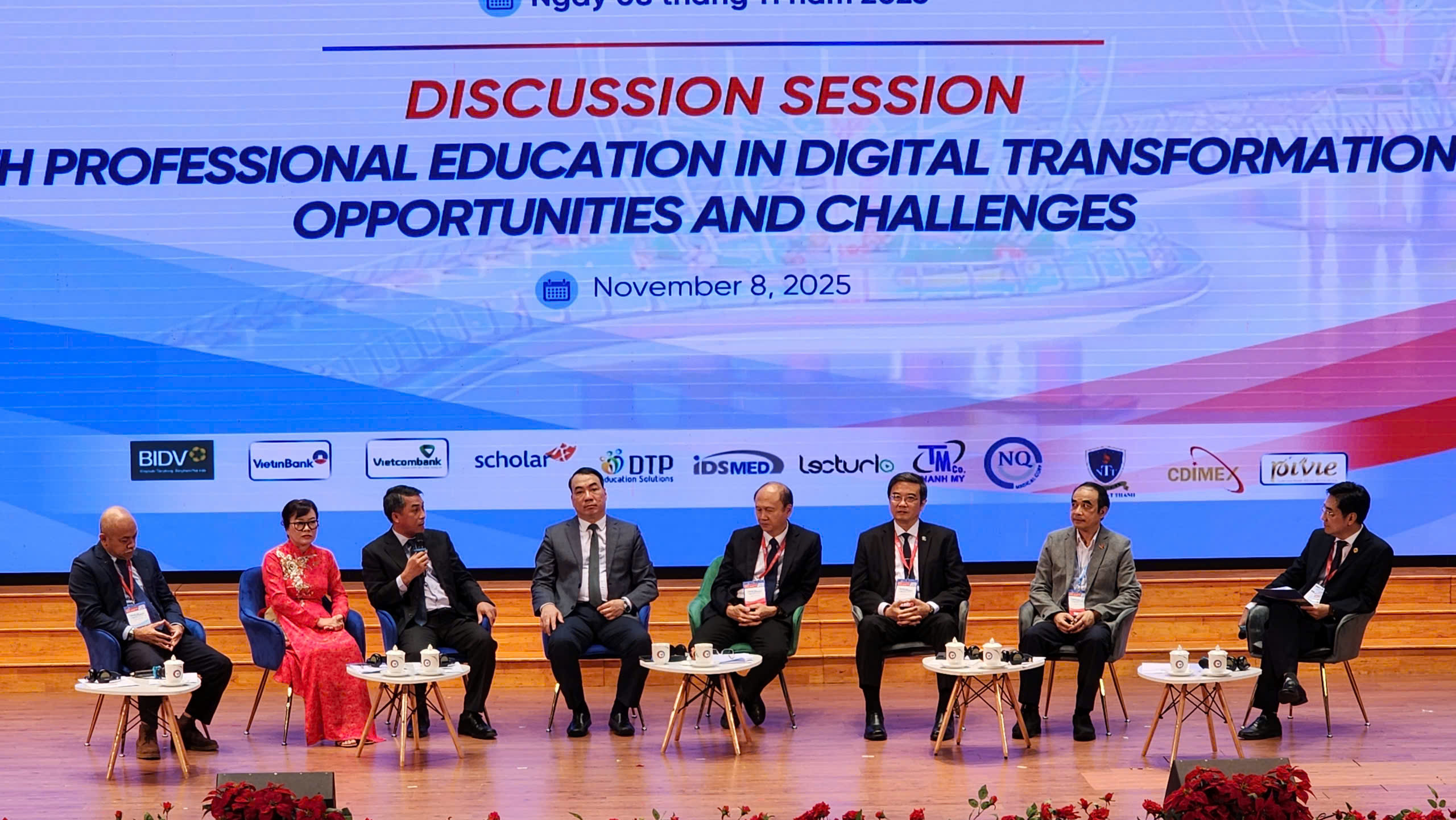 Đào tạo y khoa - công nghệ hay AI không thể thay thế người thầy - Ảnh 1.