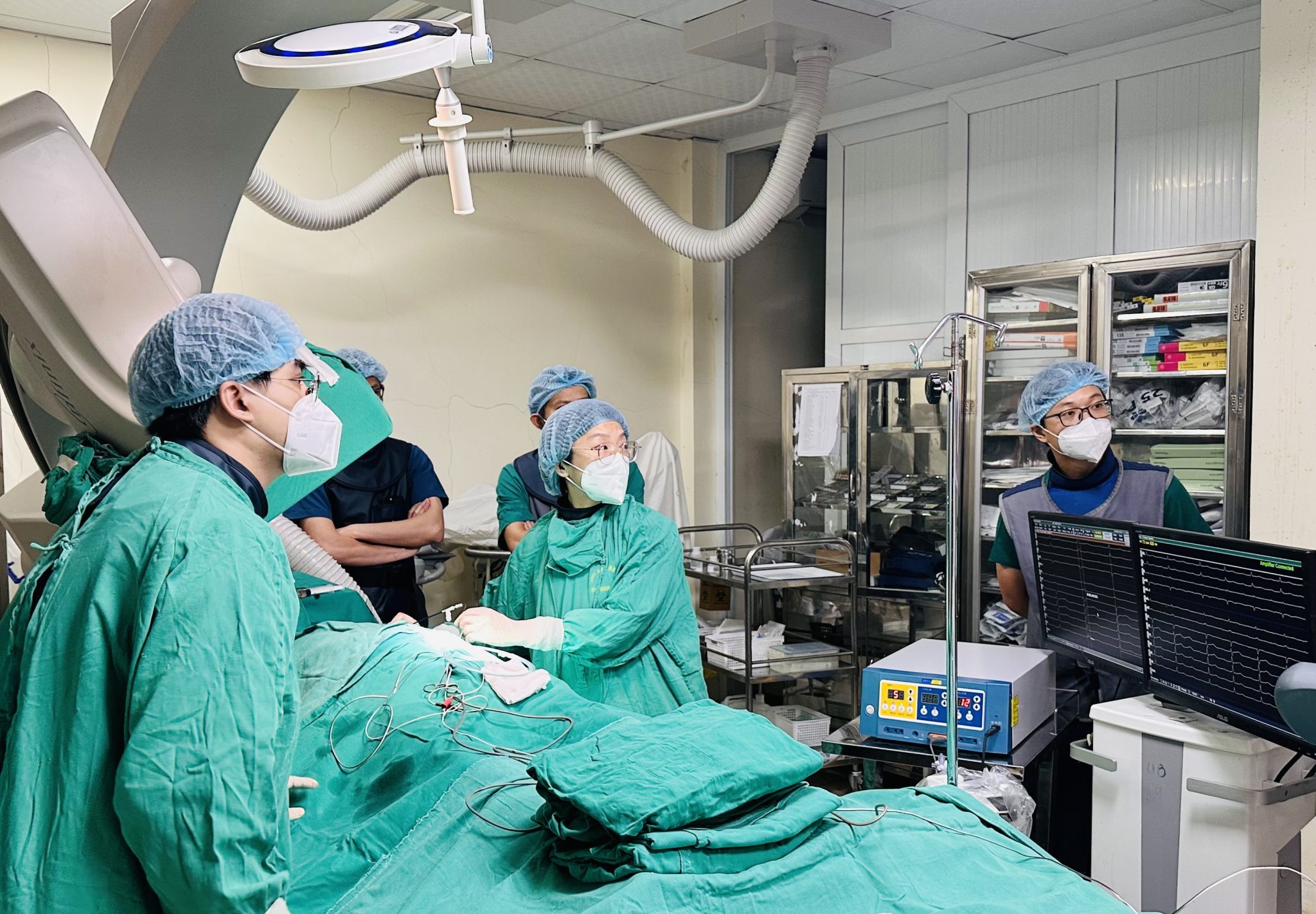 Góp ý Văn kiện Đại hội XIV: Đáp ứng kỳ vọng ngày càng cao của nhân dân về chất lượng dịch vụ y tế - Ảnh 3.