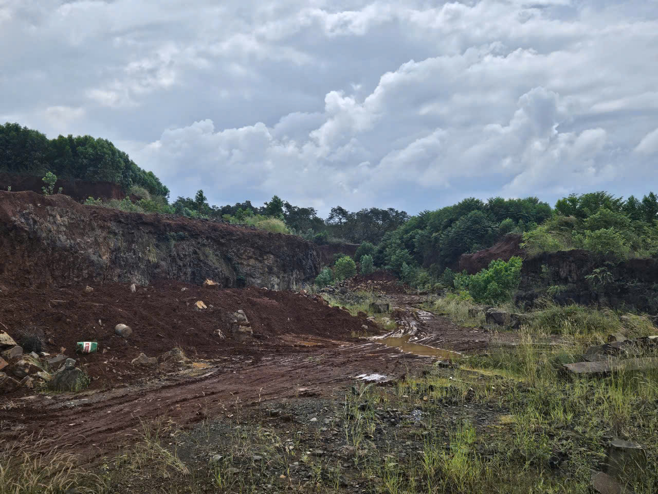 Đồng Nai: Đề nghị xử lý vụ khai thác khoáng sản trái phép tại xã Bom Bo- Ảnh 1.