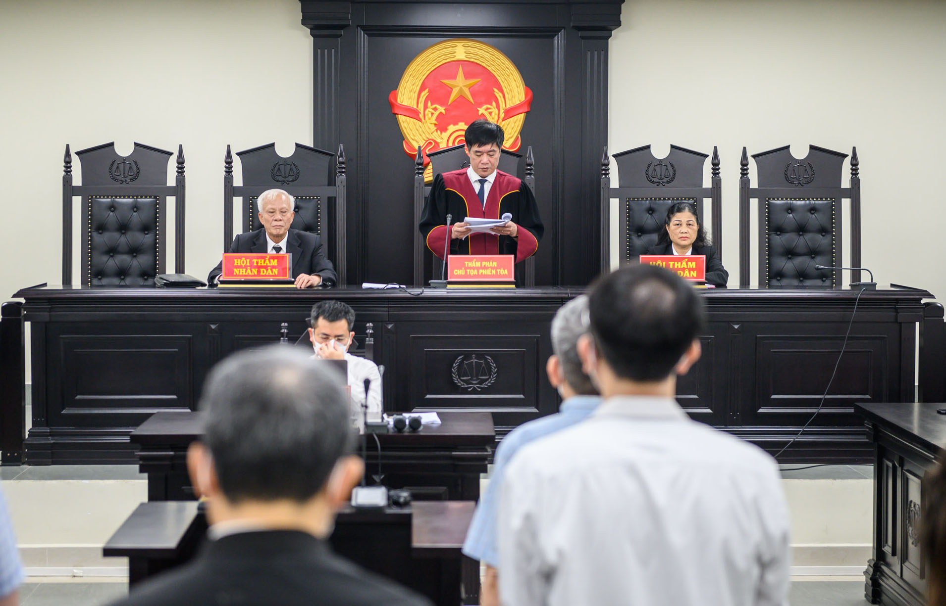 Đề xuất 3 điều kiện không truy cứu hình sự với cán bộ sai phạm - Ảnh 1.