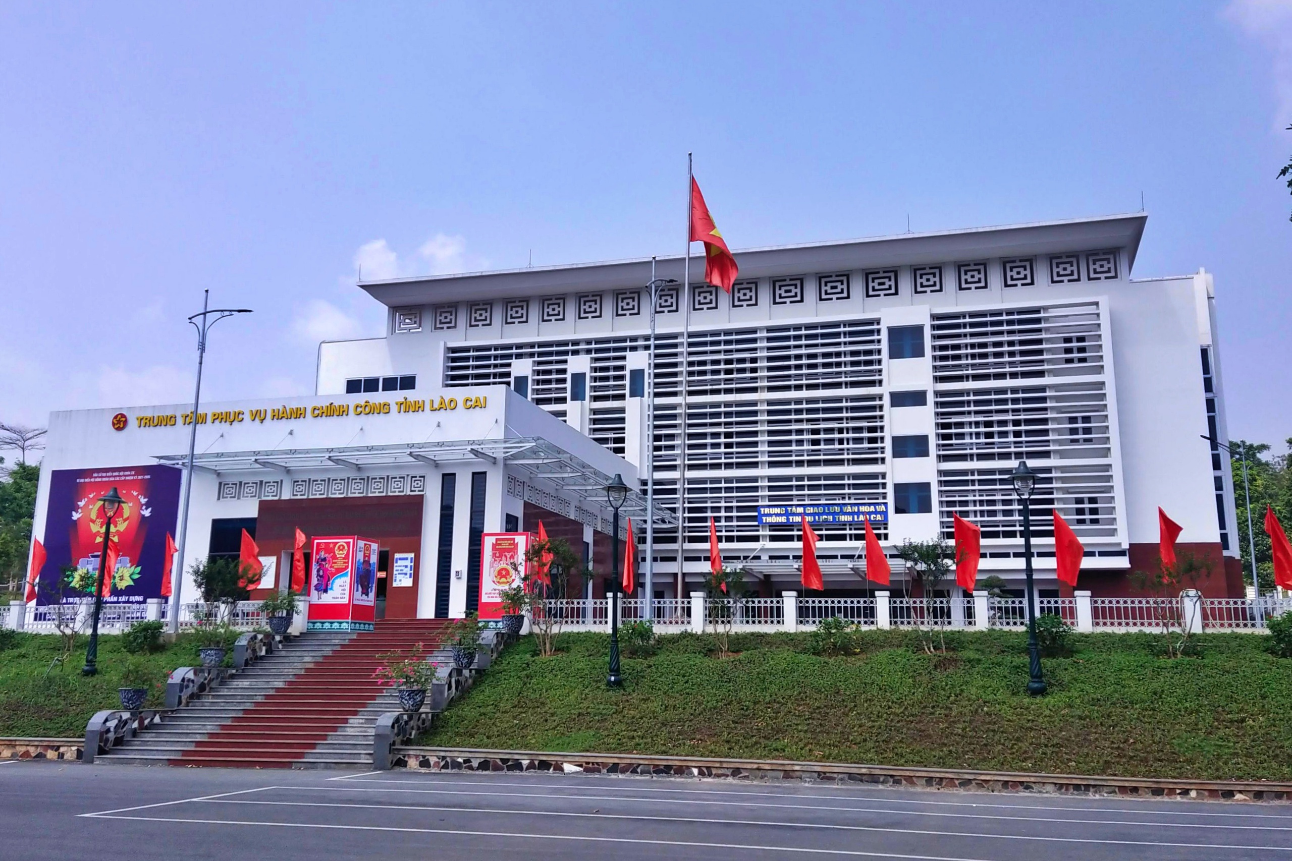 Đề xuất cho 1.700 cán bộ Lào Cai tiếp tục làm việc tại trụ sở tỉnh cũ- Ảnh 1.