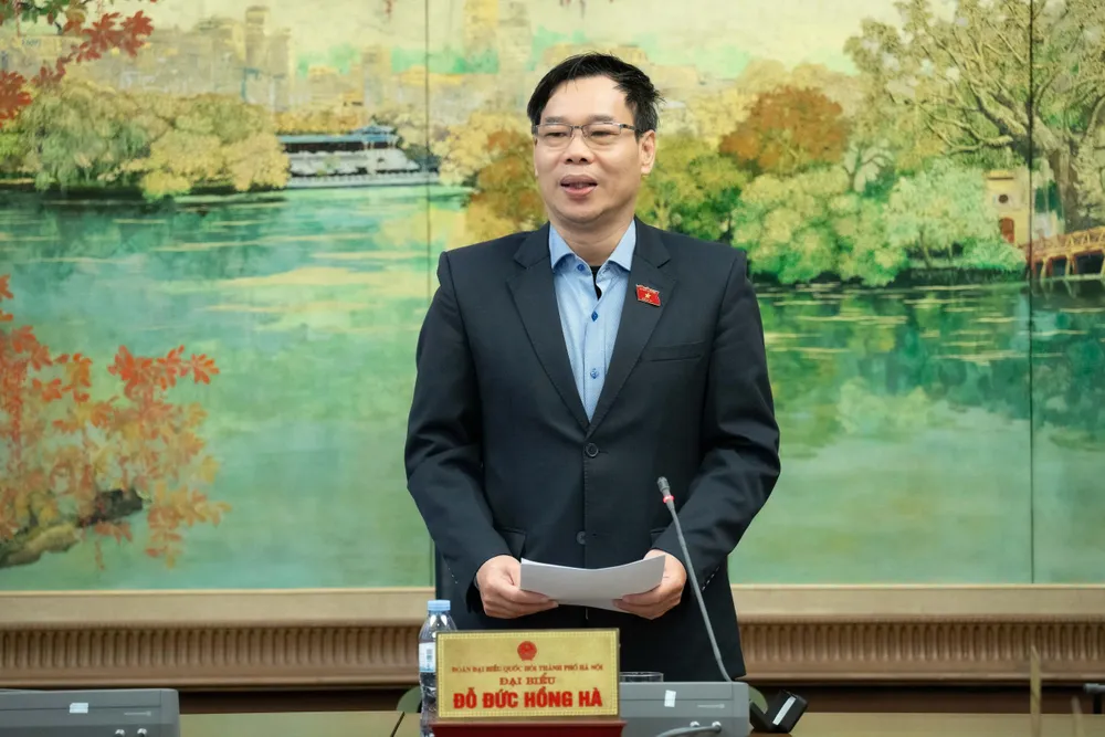 ĐBQH Đỗ Đức Hồng Hà (đoàn Hà Nội) thảo luận tại tổ về dự án Luật Thi hành án hình sự (sửa đổi) ngày 4-1. Ảnh: QH 202511041154130811_z7187424414223_eba5185ca1e5688260937a368f9a8352.jpg
