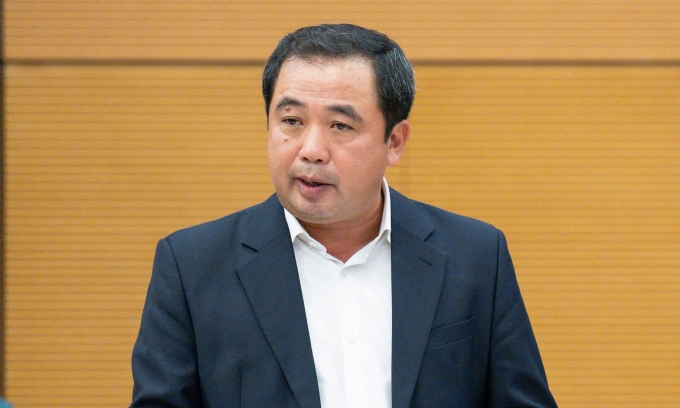 Bộ trưởng Nông nghiệp và Môi trường Trần Đức Thắng trình bày dự thảo nghị quyết chiều 5/11. Ảnh: Media Quốc hội