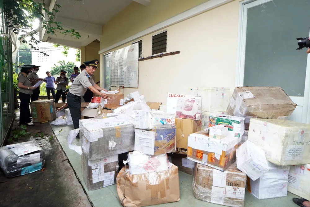 Đề xuất cho phép xử lý vật chứng, tài sản ngay trong các giai đoạn của quá trình giải quyết vụ án hình sự. (Ảnh minh họa: Một buổi xử lý vật chứng của cơ quan thi hành án dân sự) xu-ly-vat-chung.jpg