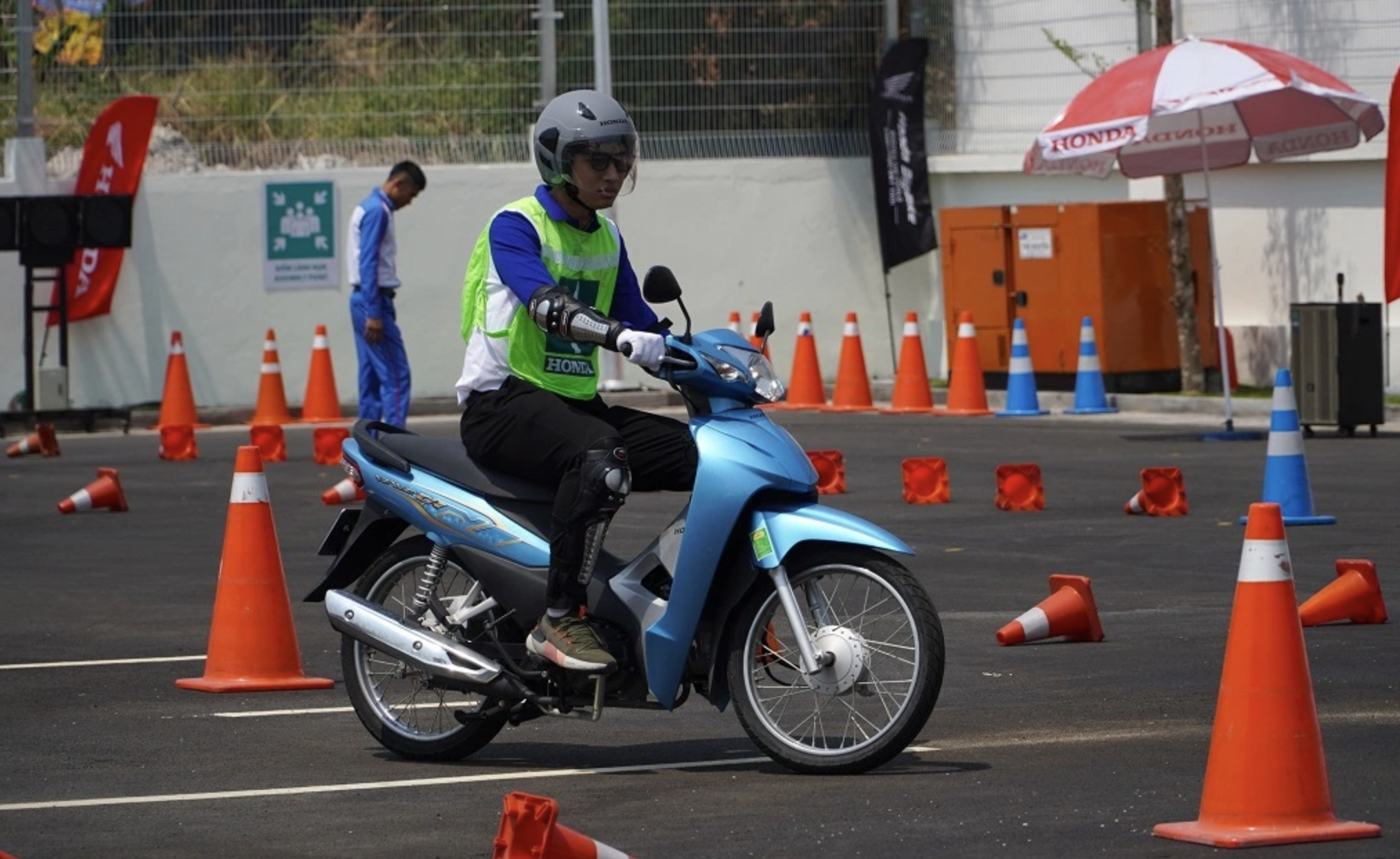 Đề xuất thêm bài sát hạch thực hành, thi giấy phép lái xe máy sẽ khó hơn - Ảnh 1.