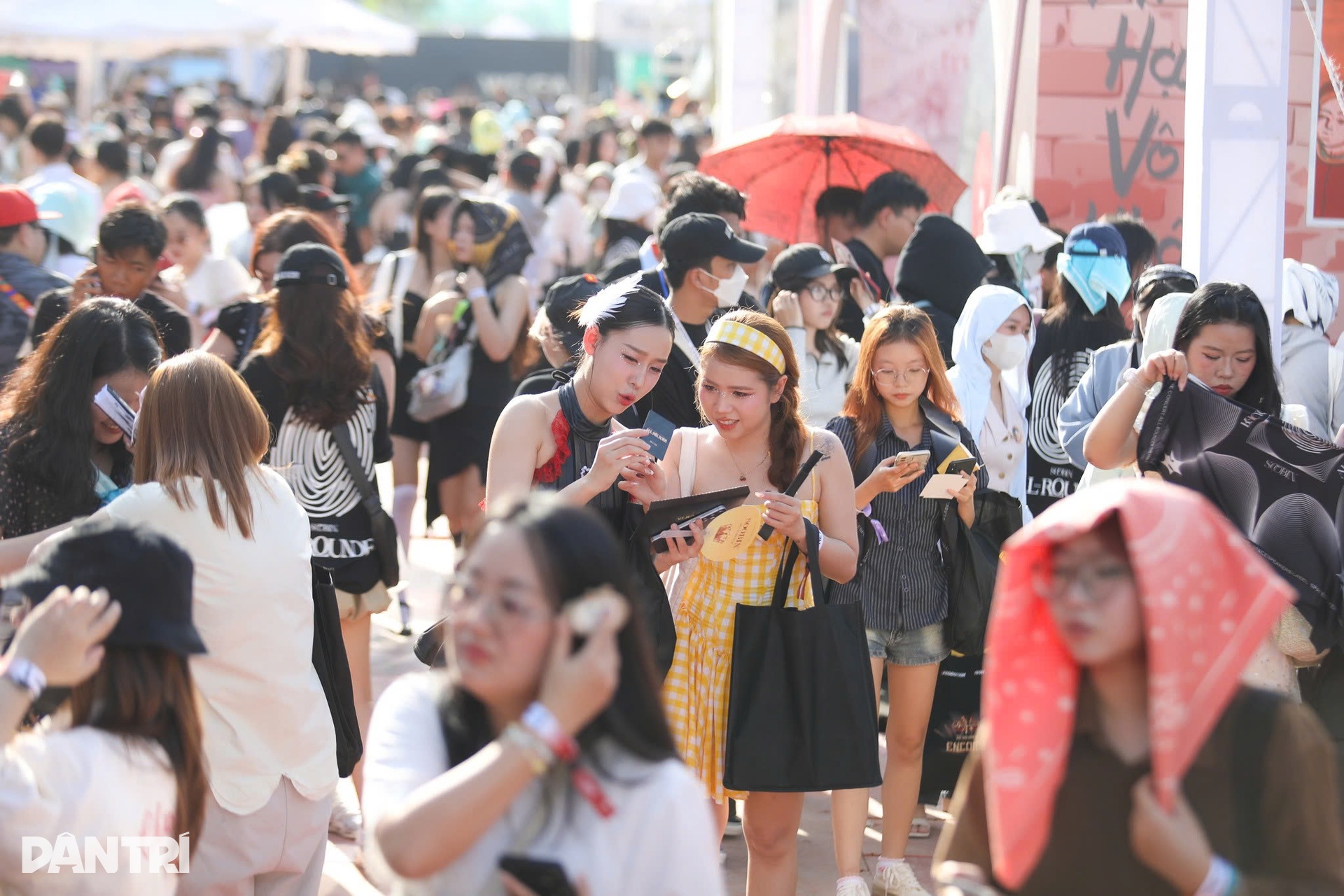 Đêm nhạc SOOBIN: Khán giả từ Nhật Bản bay về, chi 2 triệu đồng làm tóc - 1