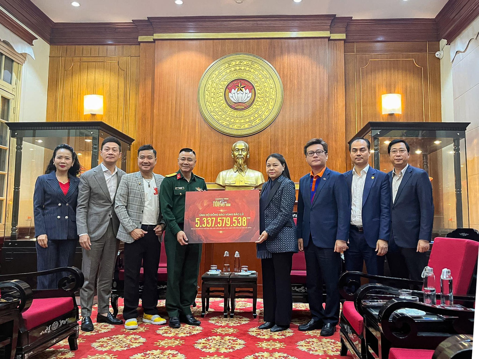 Vikki lan tỏa yêu thương: Đêm nhạc “Tôi! Người Việt Nam” & 5,3 tỷ đồng chuyển tới đồng bào bão lũ- Ảnh 1.