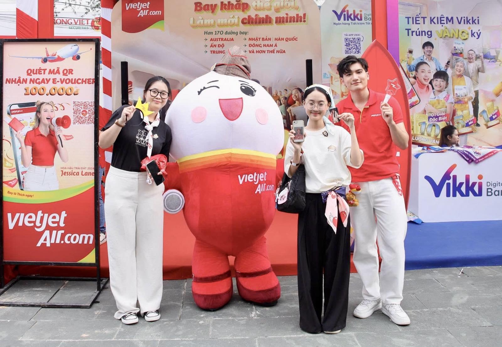 Dem nhac gay quy Toi Nguoi Viet Nam vo oa