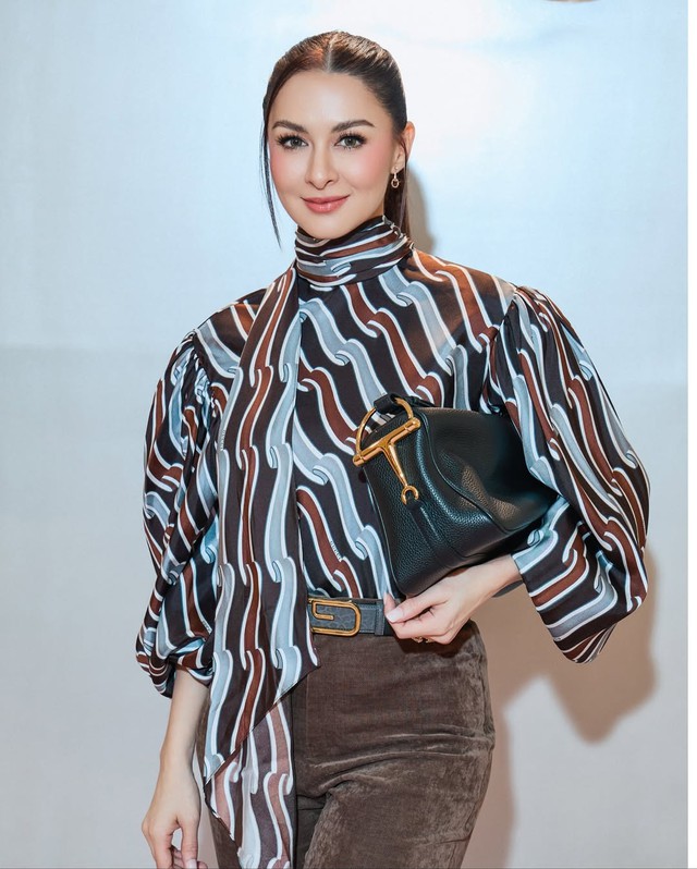 Denim, tông màu đất Earth Tone khẳng định phong thái điềm tĩnh, chuyên nghiệp - Ảnh 1.