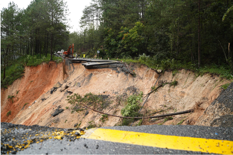 Đèo Mimosa lên Đà Lạt khi nào khắc phục xong sạt lở?- Ảnh 1.