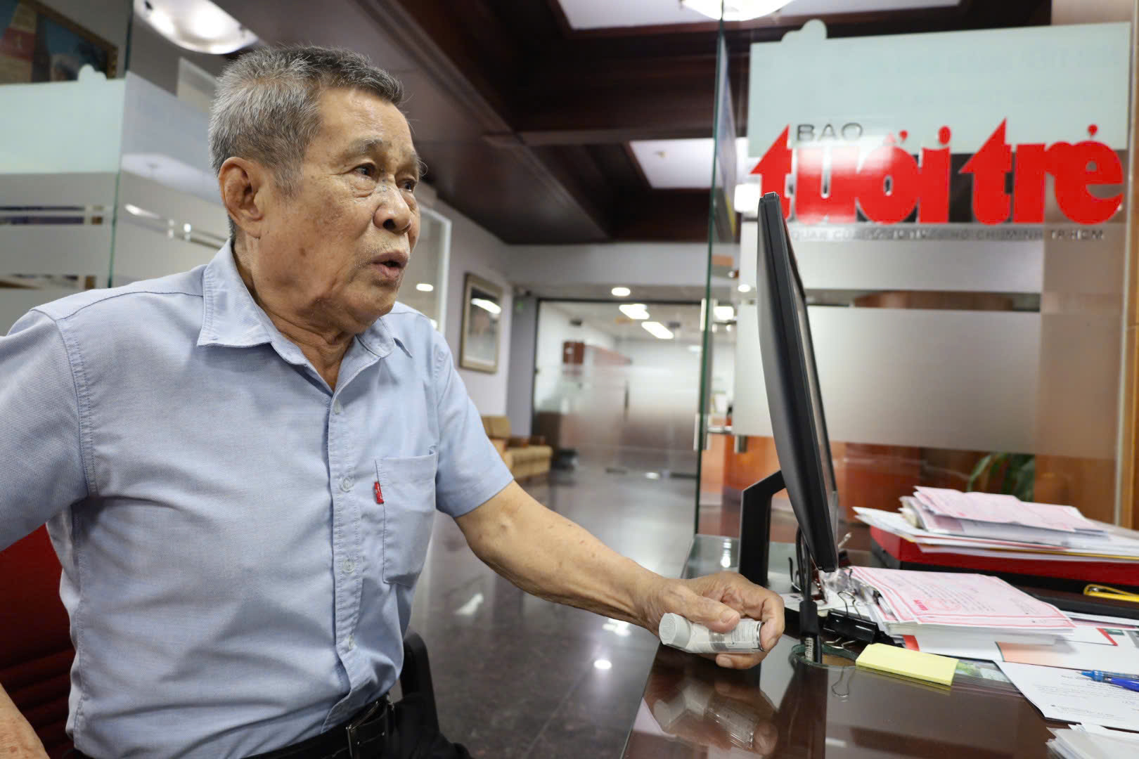 Đi lại khó khăn vẫn tìm đến Tuổi Trẻ ủng hộ đồng bào miền Trung mới thấy 'nhẹ lòng' 1 miền Trung - Ảnh 1.