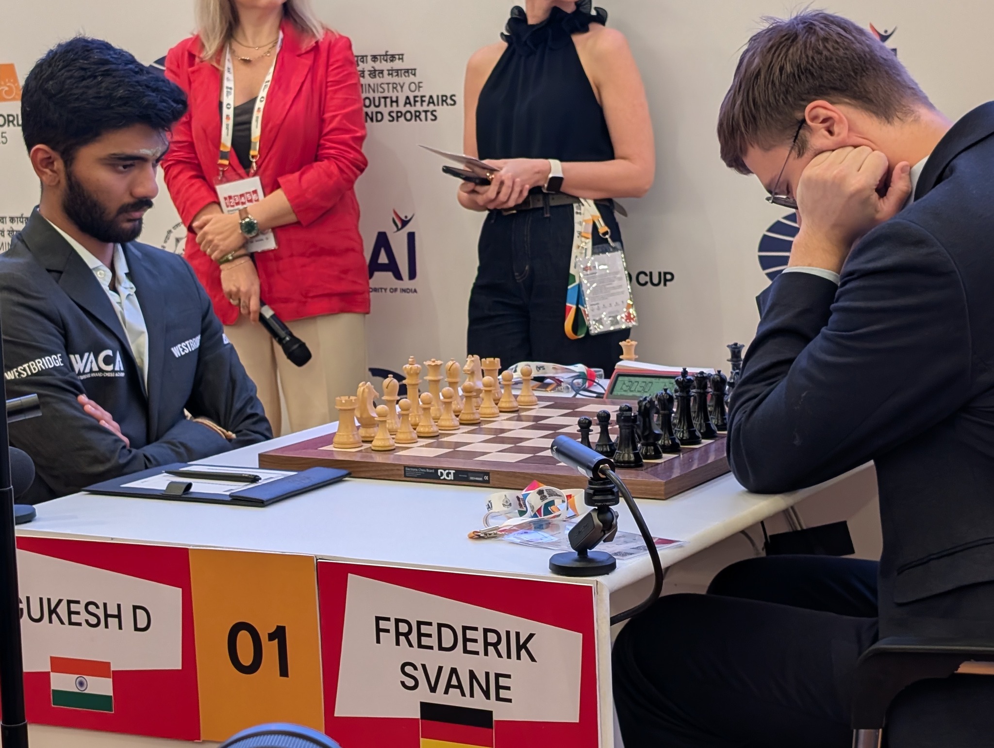 Địa chấn World Cup cờ vua 2025: Vua cờ Gukesh bị loại, cơ hội cho Lê Quang Liêm? - Ảnh 1.