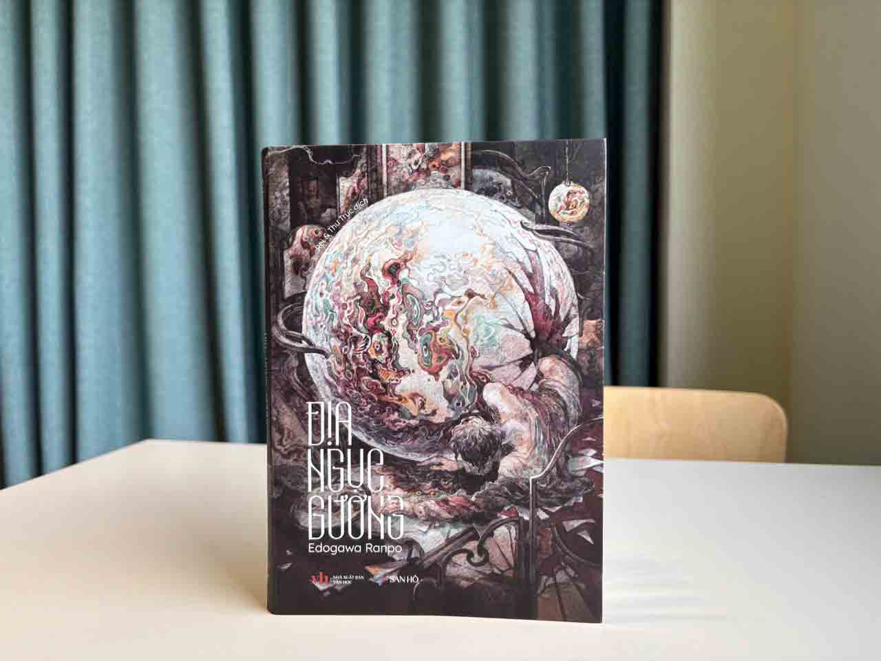 Sách hay: Địa ngục gương hay địa ngục tâm hồn con người?- Ảnh 1.