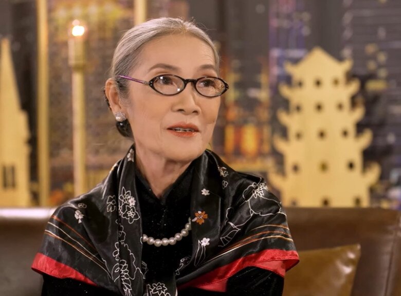 Diễn viên Thanh Hiền kể chồng có người khác: "Cô bồ muốn chọc tức tôi, viết tên chồng tôi và cô ấy lên cổ áo" 1 Nghệ sĩ Thanh Hiền chia sẻ trong talkshow.