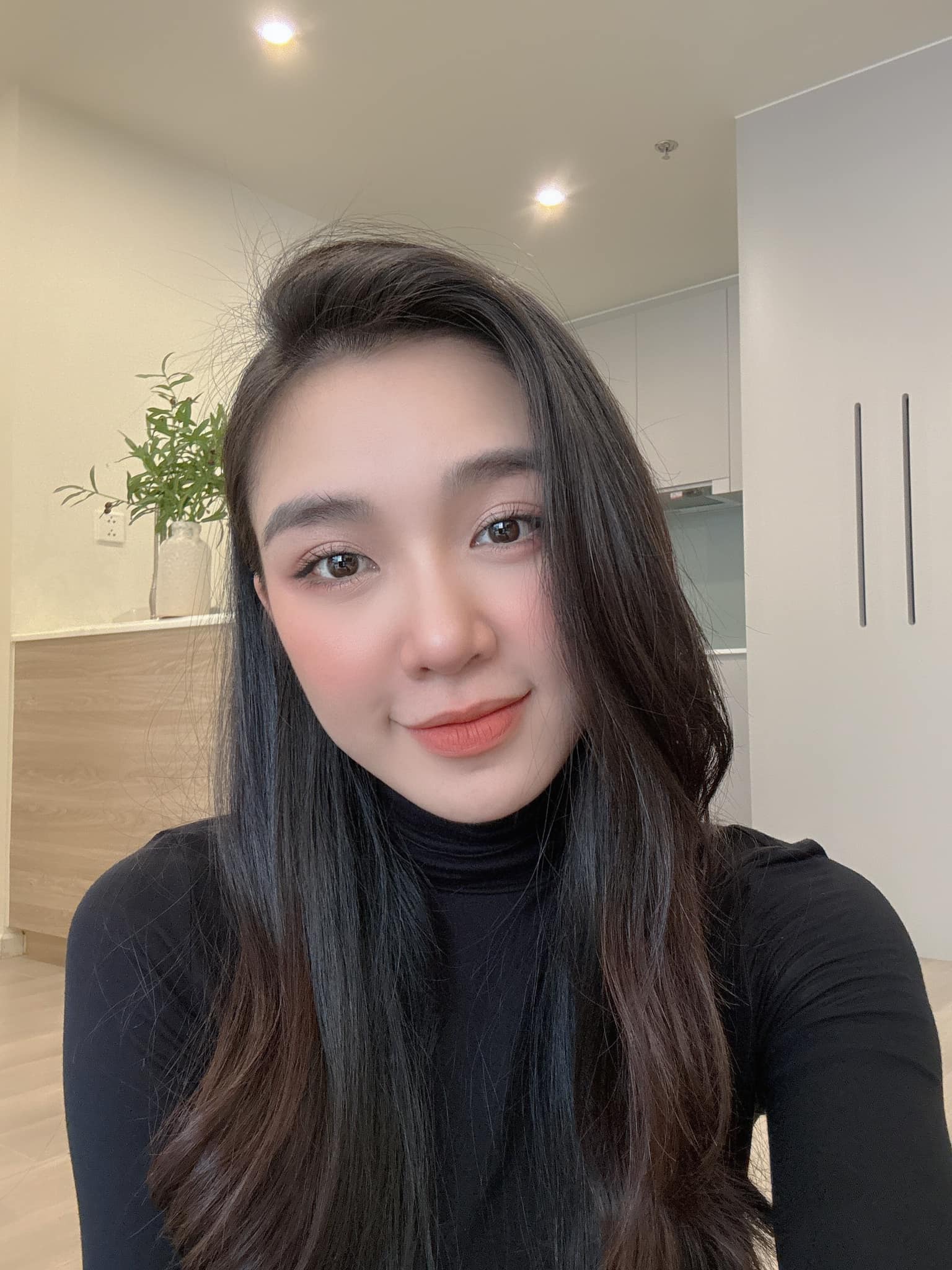 Nữ diễn viên Việt bất ngờ xuống tóc sau lùm xùm chia tay chồng chuyển giới- Ảnh 2. Nữ diễn viên Việt bất ngờ xuống tóc sau lùm xùm chia tay chồng chuyển giới- Ảnh 2.