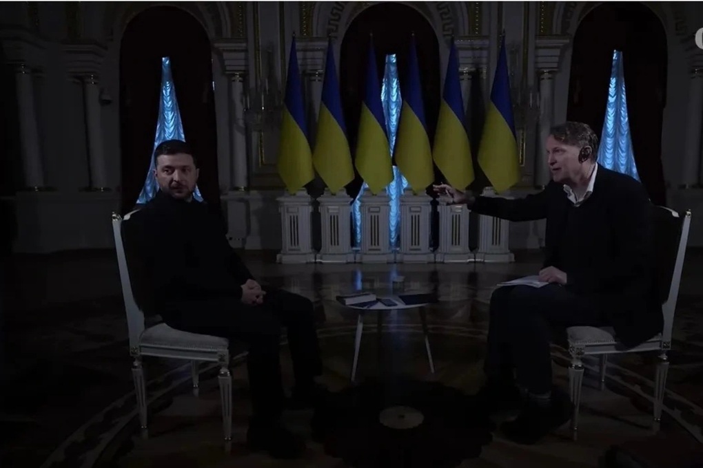 Dinh tổng thống Ukraine mất điện giữa cuộc phỏng vấn của ông Zelensky - 1