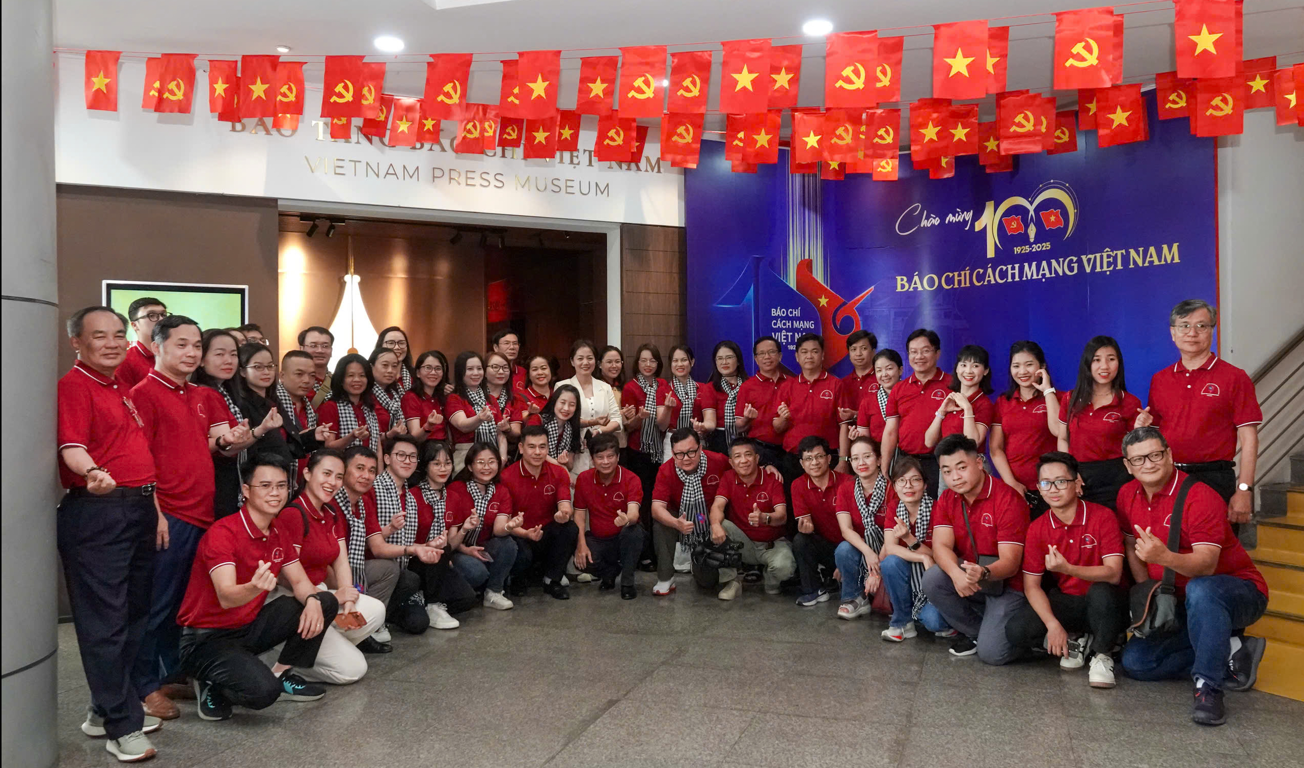 Đoàn cán bộ tuyên giáo TP HCM thăm Bảo tàng Báo chí Việt Nam ghi dấu lịch sử - Ảnh 1.