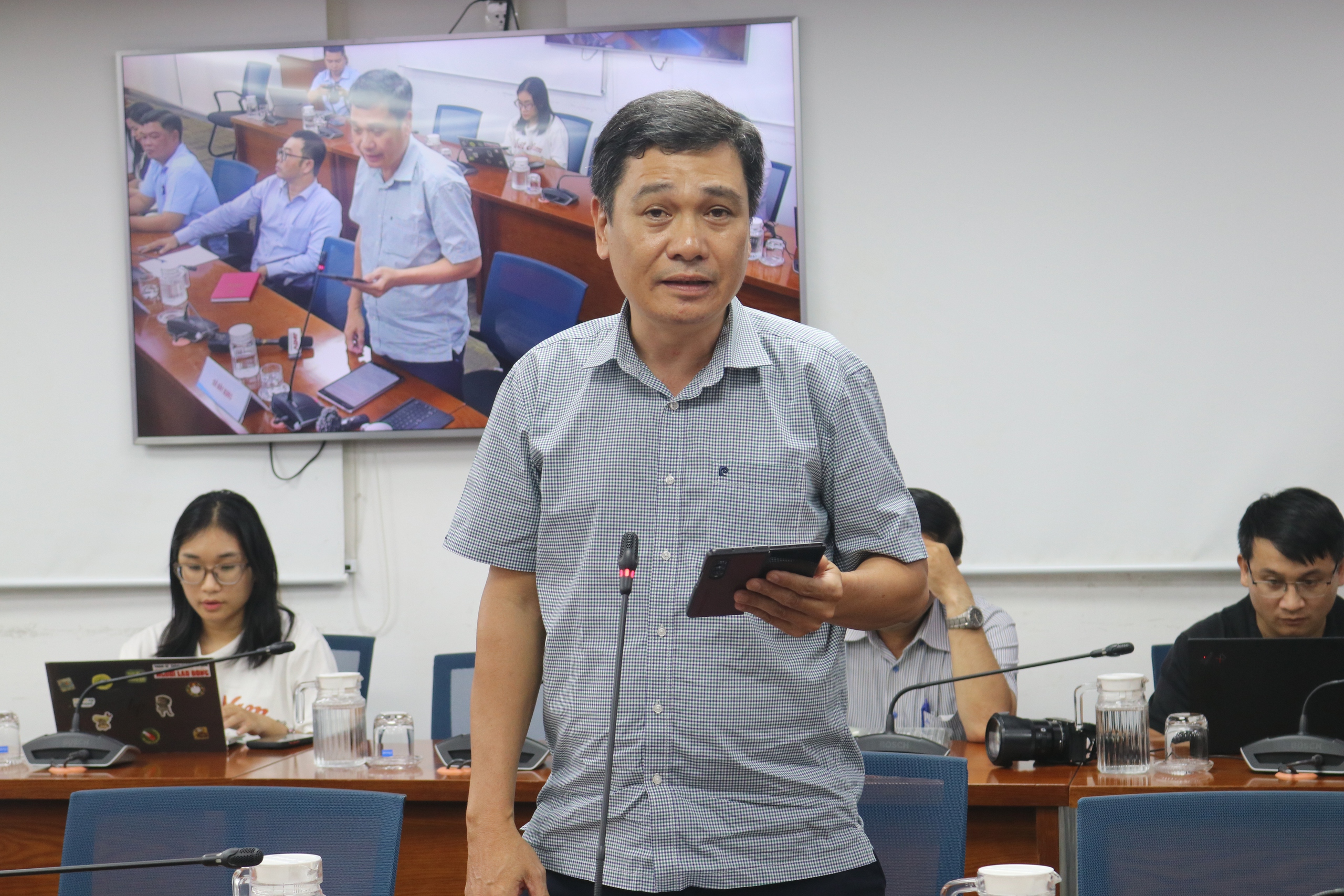 Doanh nghiệp đề xuất hoán cải xe xăng sang xe điện, Sở Xây dựng TP.HCM nói gì?- Ảnh 1.